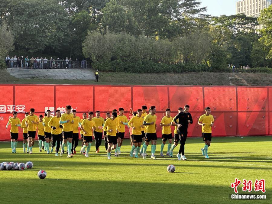 “开门红”后继续备战，国足世预赛卸下包袱拼韩国
